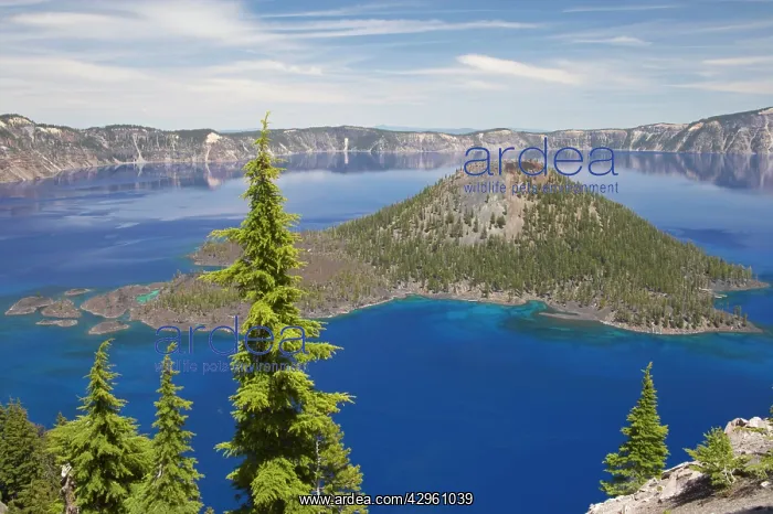 : Crater Lake showing Wizard Island (volcanic cone) : Crater Lake showing Wizard Island (volcanic cone)