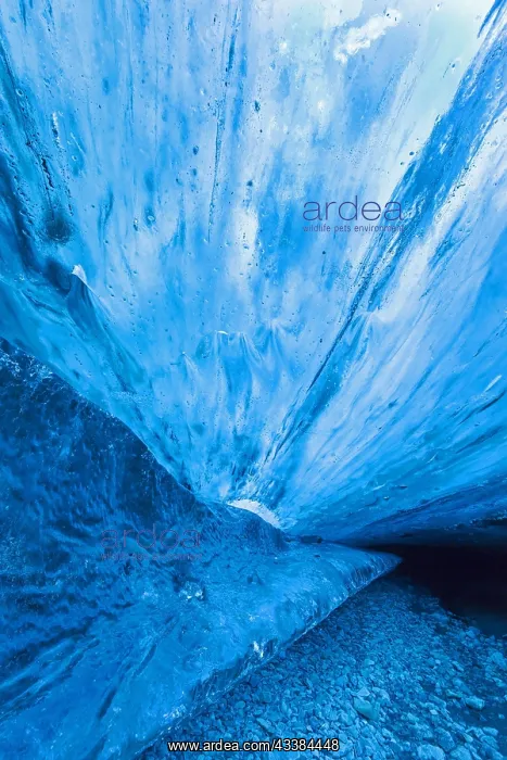: The Crystal, natural ice cave in the BreiEamerkurjnkull : The Crystal, natural ice cave in the BreiEamerkurjnkull