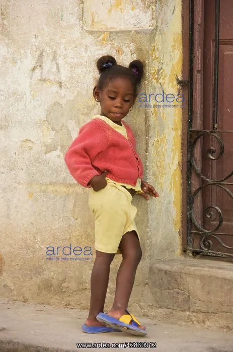 : Cuba - Girl in Habana Vieja, the Old Town of Cuba's : Cuba - Girl in Habana Vieja, the Old Town of Cuba's
