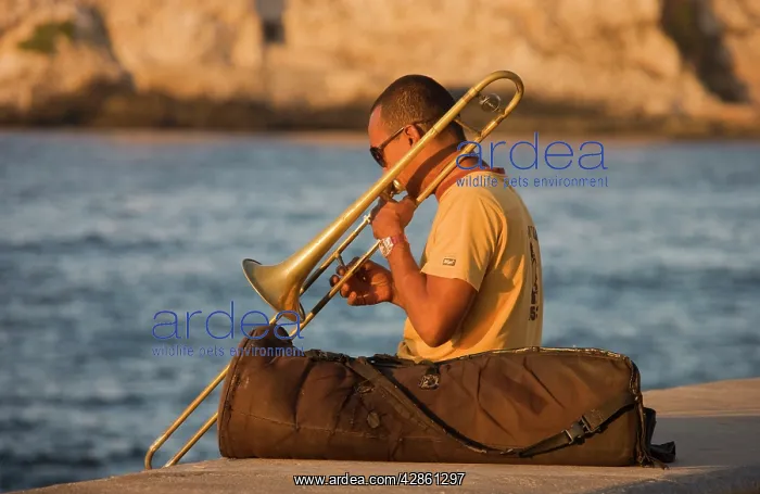 : Cuba - Musician at the Malecon, the famous oceanfront : Cuba - Musician at the Malecon, the famous oceanfront