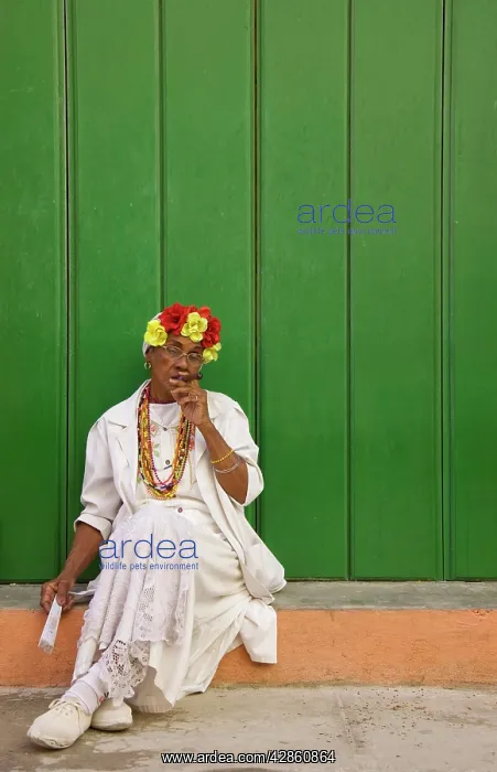 : Cuba - Woman in Habana Vieja, the Old Town of Cuba's : Cuba - Woman in Habana Vieja, the Old Town of Cuba's