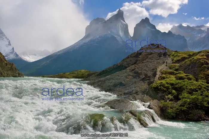 : Cuernos del Paine - mountain scenery encompassing : Cuernos del Paine - mountain scenery encompassing