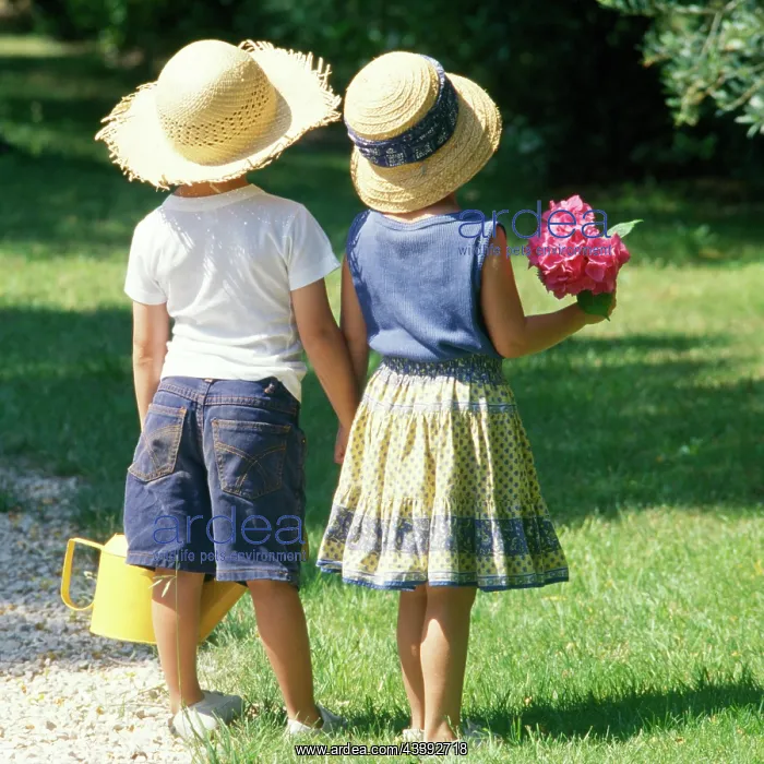 : Cute - children in straw hats : Cute - children in straw hats
