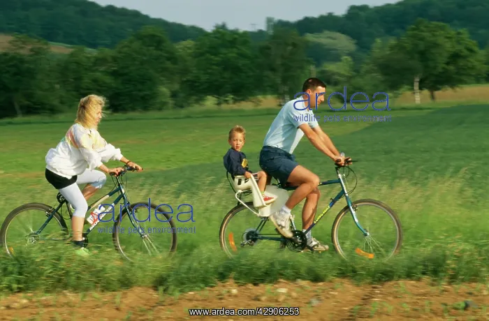  : CYCLING - FAMILY