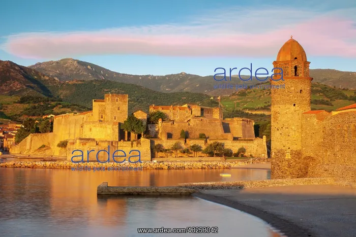 : Dawn over Royal Castle and Eglise Notre : Dawn over Royal Castle and Eglise Notre