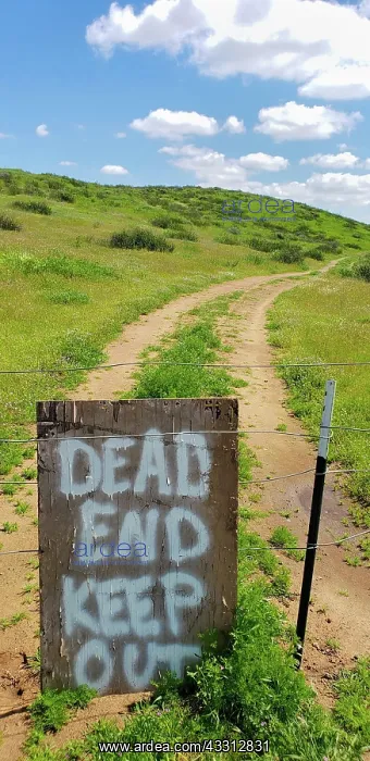 : Dead end keep out sign on wire fence at dirt road : Dead end keep out sign on wire fence at dirt road