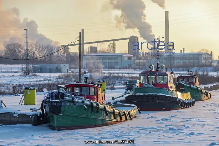 : Detroit, Michigan, The tugboats Wyoming, Wisconsin : Detroit, Michigan, The tugboats Wyoming, Wisconsin