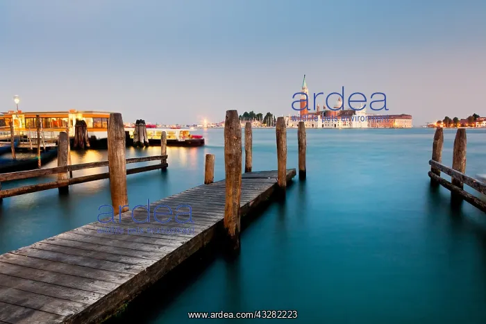 : DIG, geography / travel, Italy, A dock points across : DIG, geography / travel, Italy, A dock points across