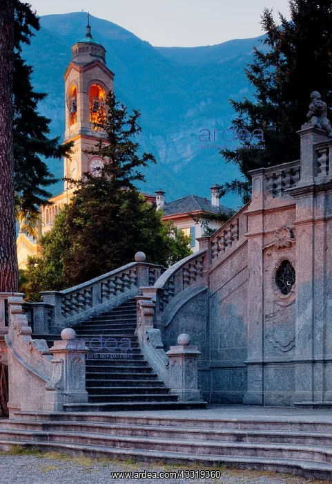 : DIG, geography / travel, Italy, Orange light glows : DIG, geography / travel, Italy, Orange light glows