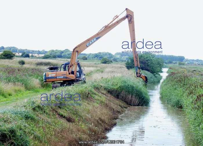  : Digging out a ditch on one side only to avoid breaking
