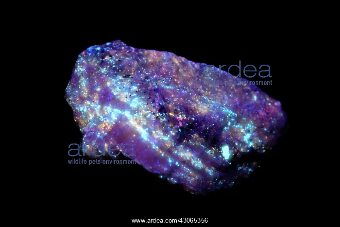 : Diopside in UV light : Diopside in UV light