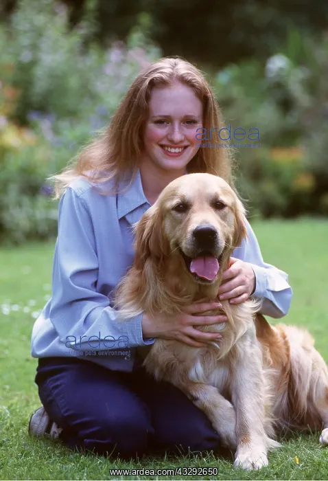 : DOG - Girl sitting with Golden Retriever : DOG - Girl sitting with Golden Retriever