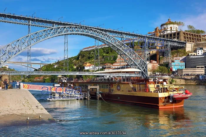 : The Dom Luis I metal arch bridge over the Douro : The Dom Luis I metal arch bridge over the Douro