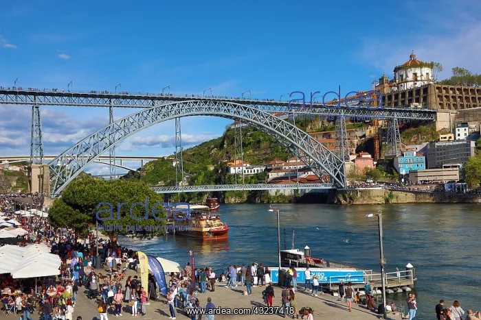: The Dom Luis I metal arch bridge over the Douro : The Dom Luis I metal arch bridge over the Douro