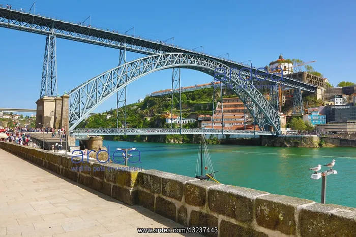 : The Dom Luis I metal arch bridge over the Douro : The Dom Luis I metal arch bridge over the Douro