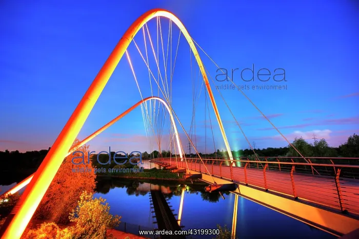 : Double-arched bridge over the Rhine-Herne canal : Double-arched bridge over the Rhine-Herne canal