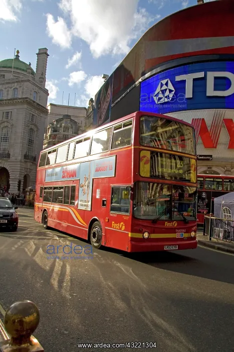 : Double decker bus in the city of London : Double decker bus in the city of London
