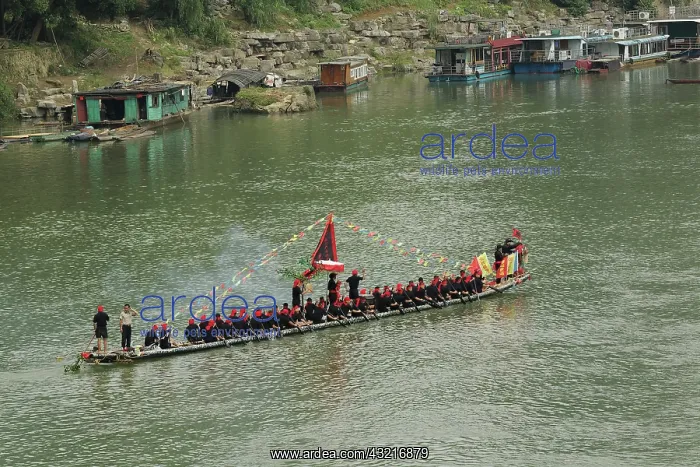 : Dragon boat, Li River, Guilin, China : Dragon boat, Li River, Guilin, China
