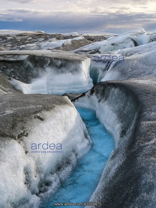 : Drainage system on the surface of the ice sheet : Drainage system on the surface of the ice sheet