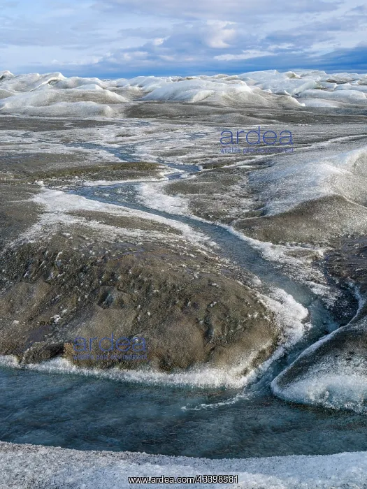 : Drainage system on the surface of the ice sheet : Drainage system on the surface of the ice sheet