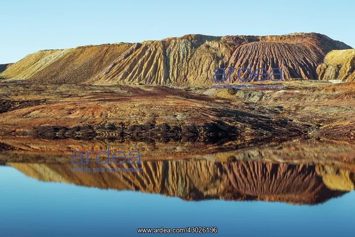 : Dramatic landscape of mineral-rich ground and rock sca : Dramatic landscape of mineral-rich ground and rock sca