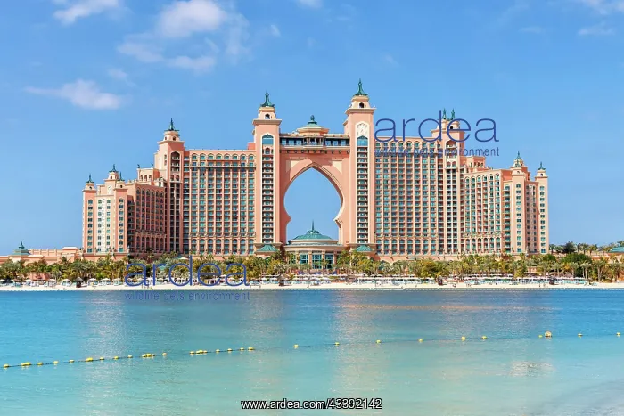 : Dubai Atlantis Hotel on The Palm Jumeirah artificial : Dubai Atlantis Hotel on The Palm Jumeirah artificial