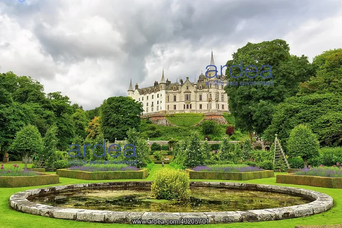 : Dunrobin Castle and Gardens, Golspie, Sutherland : Dunrobin Castle and Gardens, Golspie, Sutherland