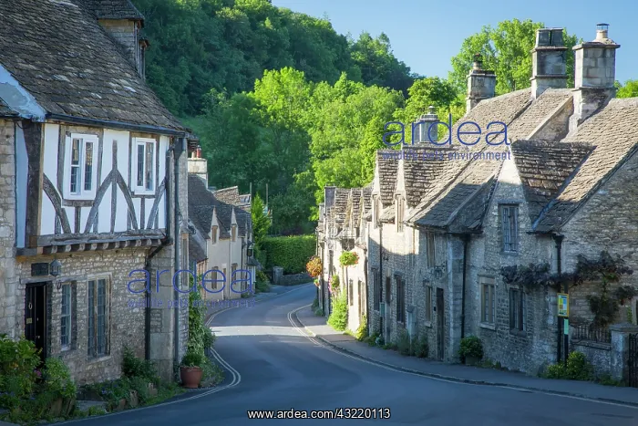 : Early Morning in Castle Combe, the Cotswolds, Wiltshire : Early Morning in Castle Combe, the Cotswolds, Wiltshire