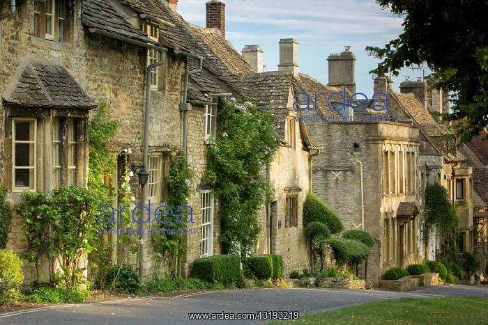 : Early morning over connected cottages in Burford : Early morning over connected cottages in Burford