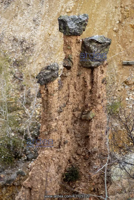 : Earth pyramids or towers, ?avolja varo?, Kur?umlija : Earth pyramids or towers, ?avolja varo?, Kur?umlija
