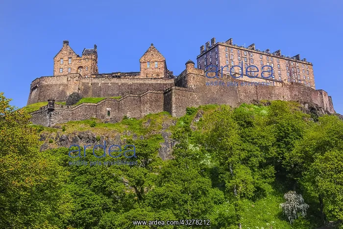 : Edinburgh Castle - castle rock with Edinburgh castle : Edinburgh Castle - castle rock with Edinburgh castle