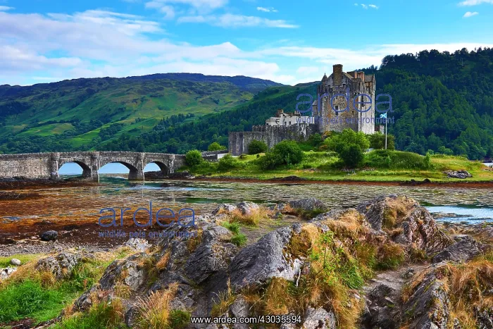  : Eilean Donan Castle on Loch Duich, Kyle of Lochalsh