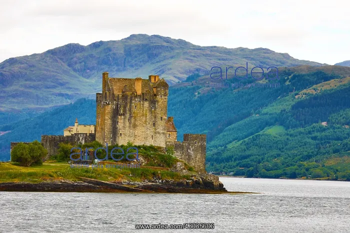  : Eilean Donan Castle on Loch Duich, Kyle of Lochalsh