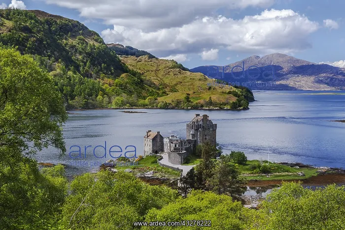 : Eilean Donan Castle - view from above onto famous : Eilean Donan Castle - view from above onto famous