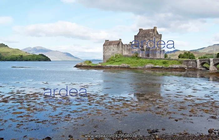 : Eilean Donan Castle - Western Highlands - Scotland