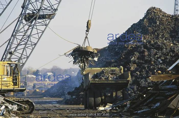 : Electromagnet Moving Scrap Metal : Electromagnet Moving Scrap Metal
