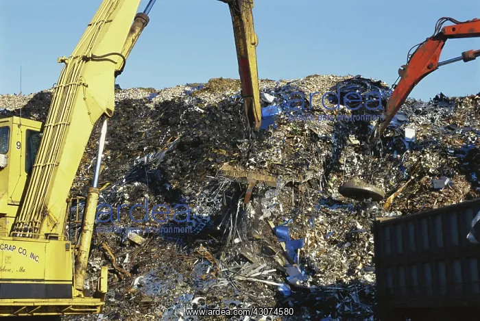 : Electromagnets Moving Scrap Metal : Electromagnets Moving Scrap Metal