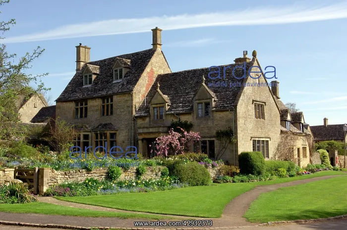: England - A typical Cotswold cottage on a Spring : England - A typical Cotswold cottage on a Spring