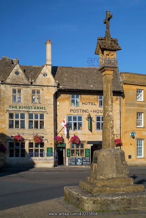 : English Civil War Memorial in Market Square with : English Civil War Memorial in Market Square with