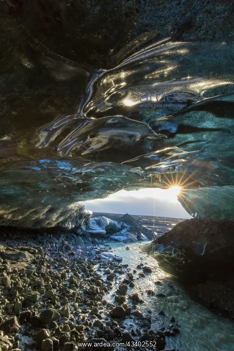 : Entrance of the glacial cave in the Breidamerkurjoekull : Entrance of the glacial cave in the Breidamerkurjoekull
