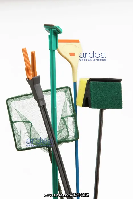  : Equipment used in for cleaning fish tanks