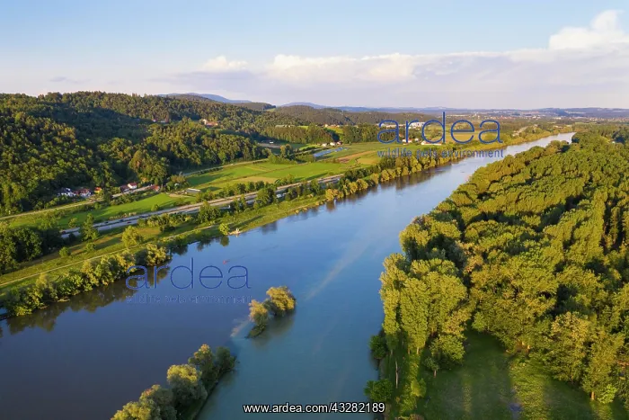  : Estuary of the Isar, left, into the Danube, Estuary