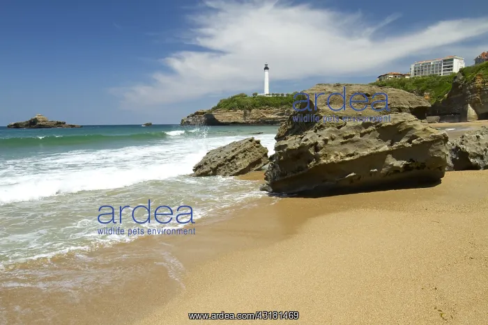  : Fall of rocks and coastal erosion, Biarritz lighthouse