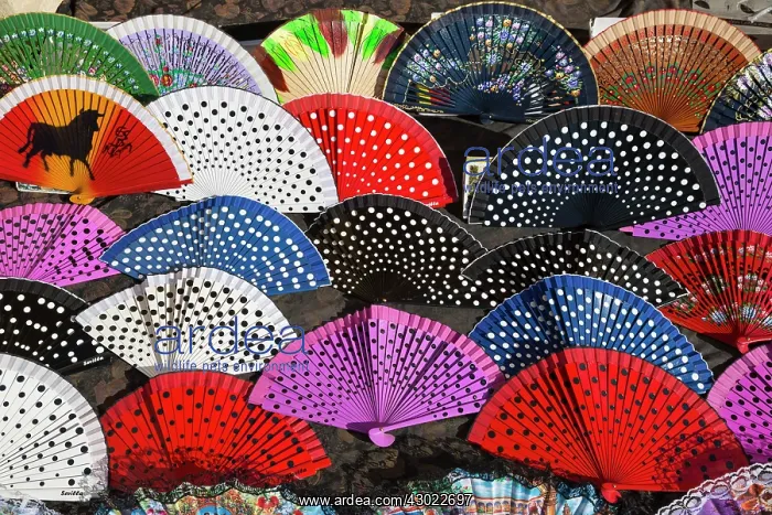 : Fans displayed for sale : Fans displayed for sale