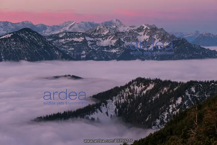: Far-reaching view of the Karwendel and Wetterste : Far-reaching view of the Karwendel and Wetterste