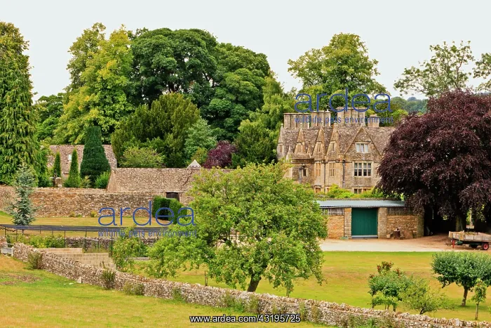 : Farm house outside Lower Slaughter. Cotswolds in : Farm house outside Lower Slaughter. Cotswolds in