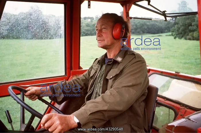 : FARMING - Tractor driver with ear protectors : FARMING - Tractor driver with ear protectors