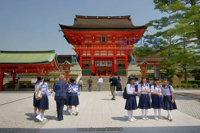 : Female pupils are standing outside the gatehouse : Female pupils are standing outside the gatehouse