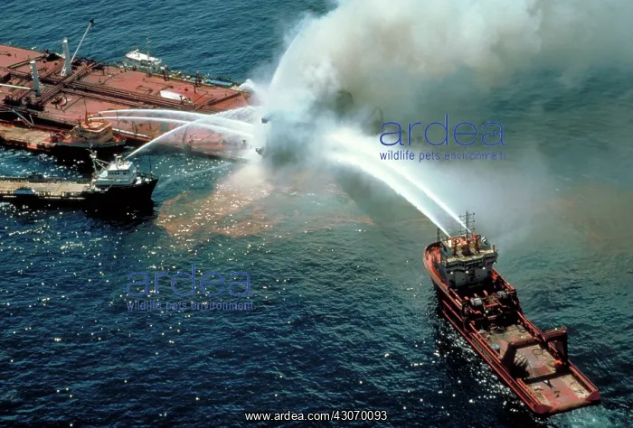 : Fire boat and oil spill : Fire boat and oil spill