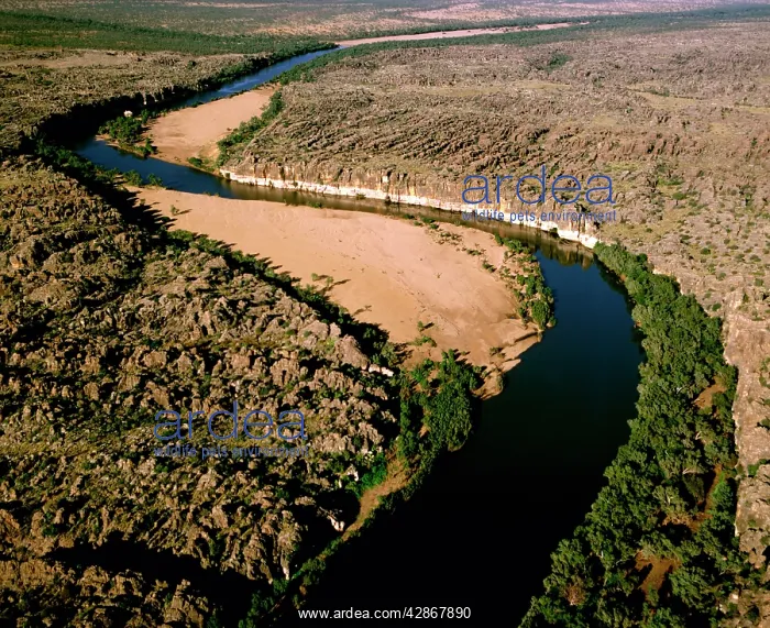 : Fitzroy River cutting through ancient limestone : Fitzroy River cutting through ancient limestone
